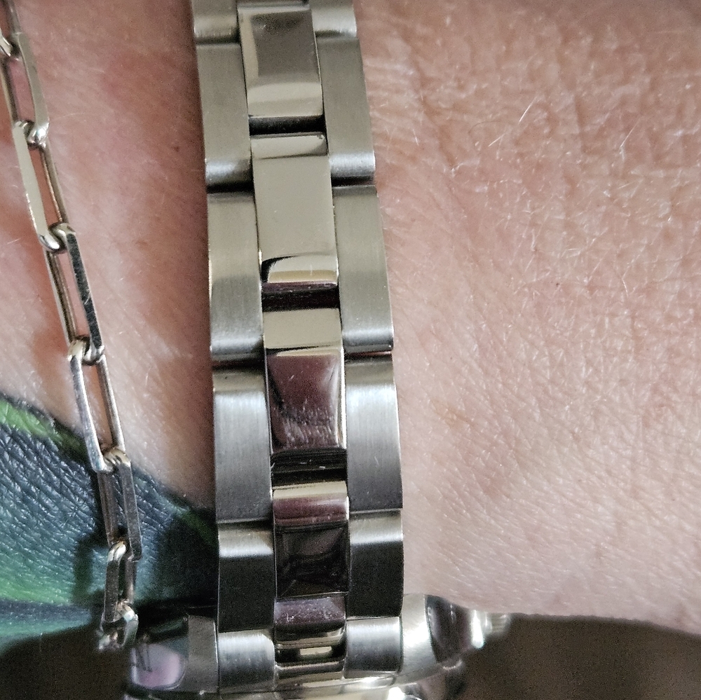 Small Silver Invicta Watch - Picture 5 of 7